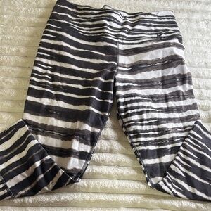 Chic Zebra Print Leggings